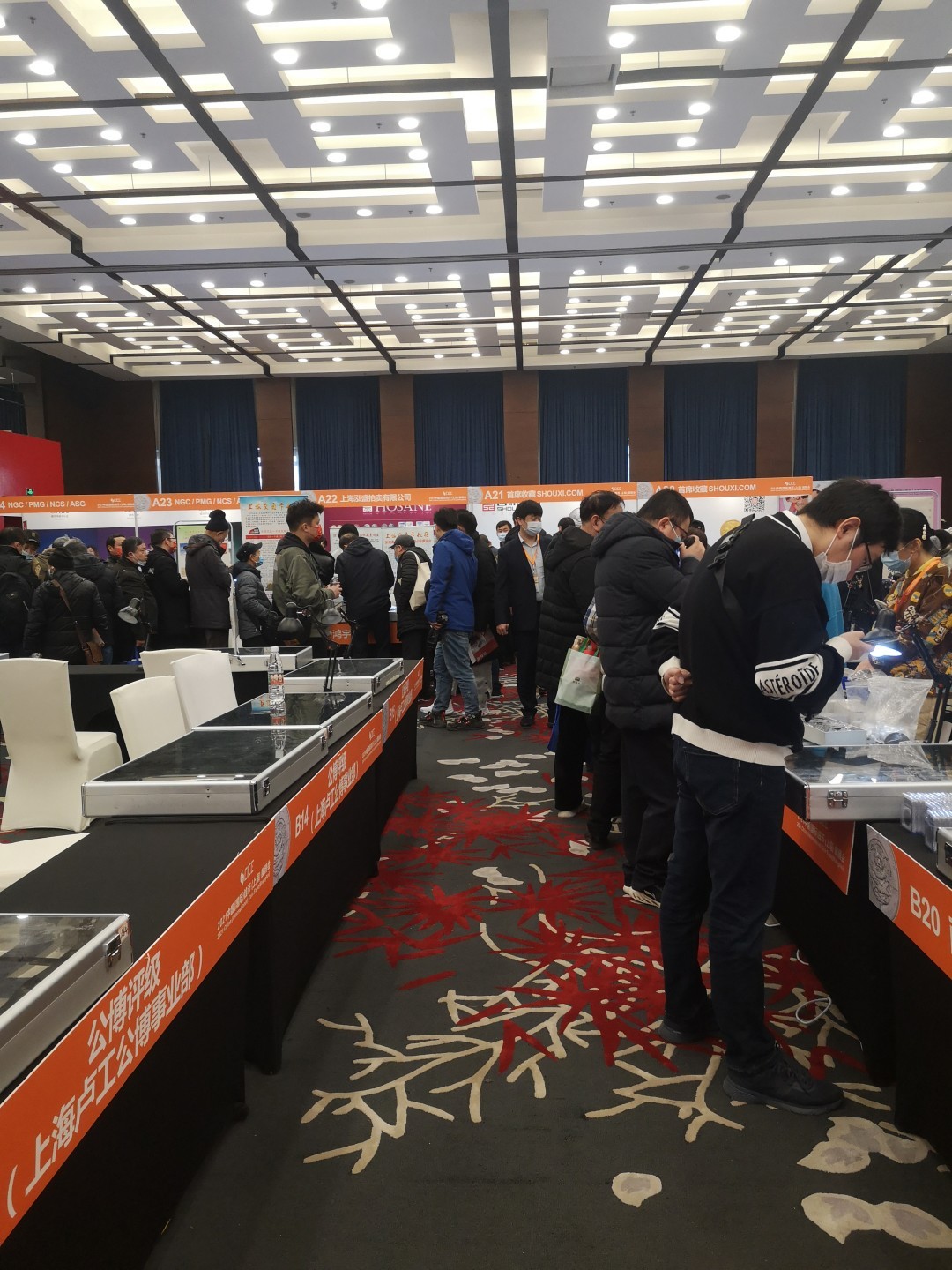 币展不错，有看有玩有礼品，一举三得