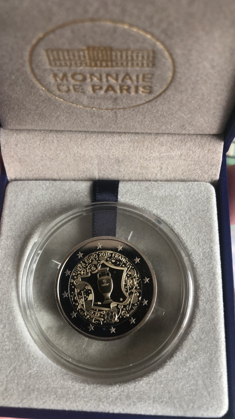 一枚足球纪念币，满满都是决赛现场的回忆！