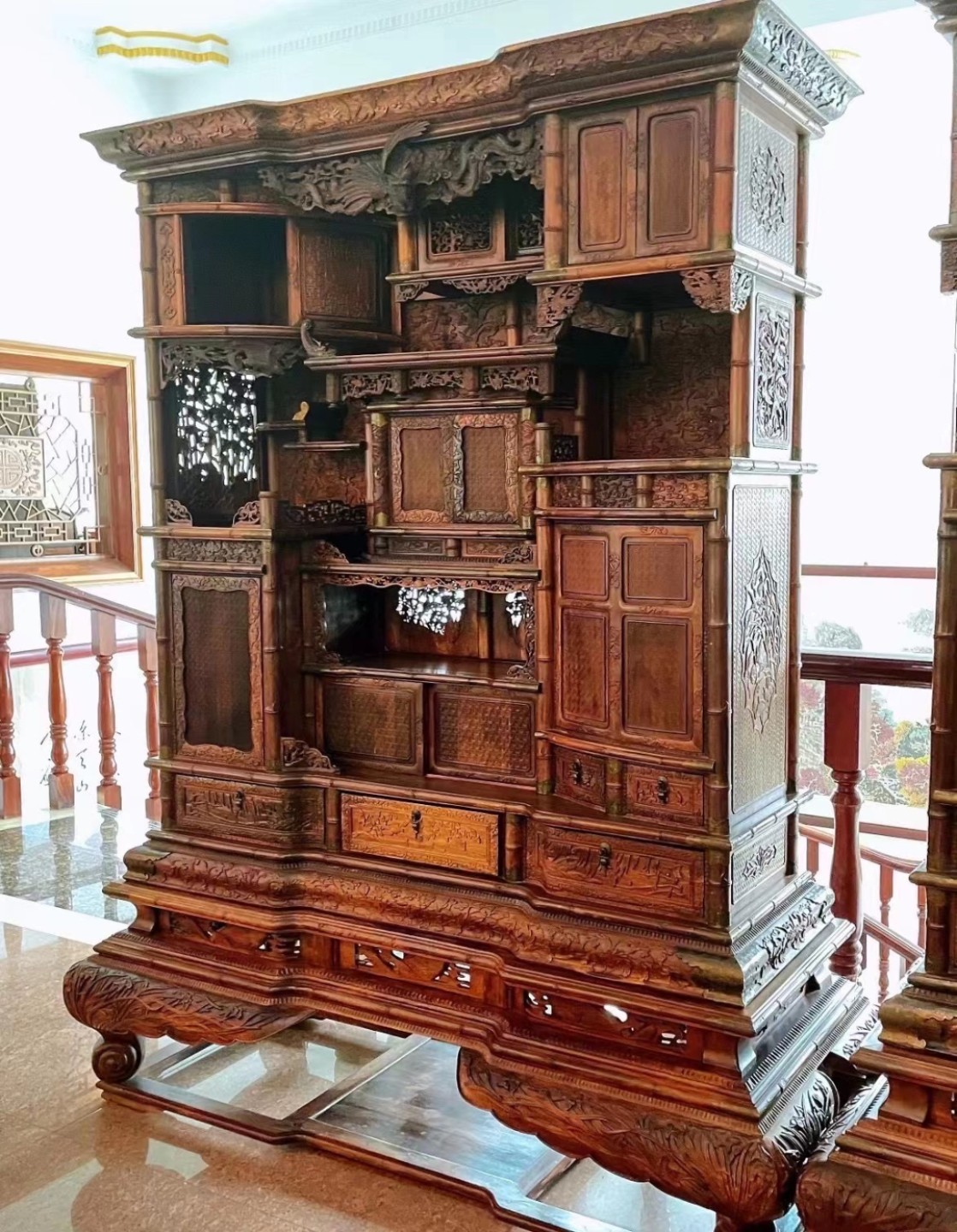 我们今年在做一个新项目，叫我在海南有棵花梨树（认养海南黄花梨树），树有升值、收藏、传承、祈福、投资等属性，树本身也是制作家具用的木材，有红木之首和‘木中黄金’之称，我们联合政府开全国首创，把黄花梨树也列为除房子以外的不动产，认养之后，政府实名办理不动产证，50年产权，树越长越值钱，可以给自己的家庭，老人，夫妻，小孩做一个未来的保障，可以随时变现，也可以一直供养祈福！有兴趣的话可以联系我详细了解