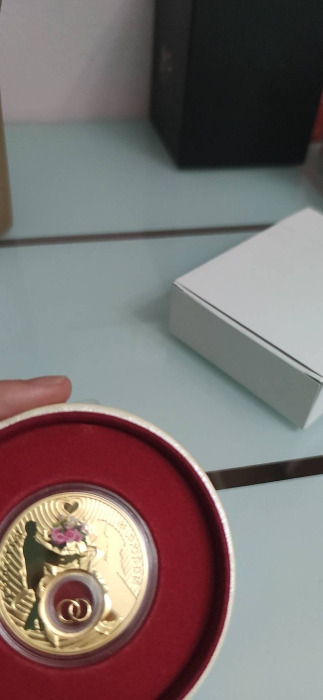 拍了一个纪念币送给朋友