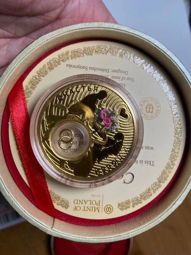 拍了一个纪念币送给朋友