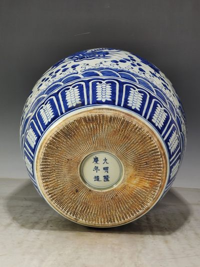 全国多处库房，北京山东两家实体店，一手货源，主营瓷器，玉器，清明字画，老翡翠，老 cha 老jiu等，一手货源价格最低，店内所有藏品与图片一直，各位朋友放心选购