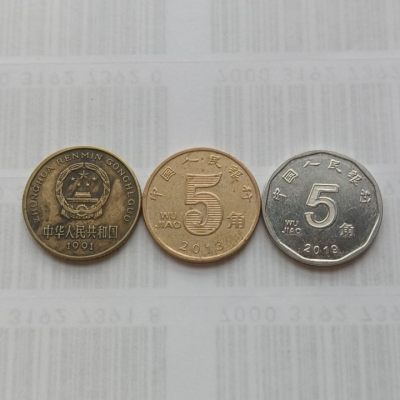 这三个硬币你用过哪个？
发现因为手机付钱越来越方便，很多人都不知道硬币已经更换新版了，😂
2019年开始发行的新版硬币目前在硬币收藏圈子里暂定名字：白三花