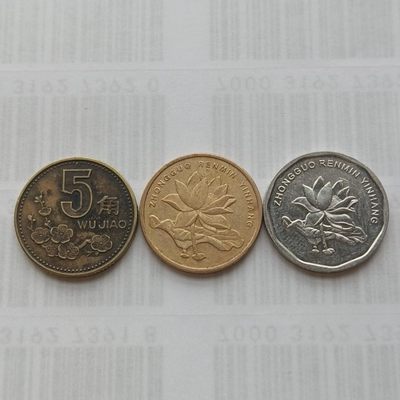 这三个硬币你用过哪个？
发现因为手机付钱越来越方便，很多人都不知道硬币已经更换新版了，😂
2019年开始发行的新版硬币目前在硬币收藏圈子里暂定名字：白三花