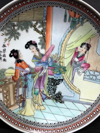 精品赵惠民老师手绘重工粉彩人物《琴棋书画》赏盘一套、画工精湛老练、色彩古拙、人物表情丰富、线条流畅、品相完整！
直径27cm