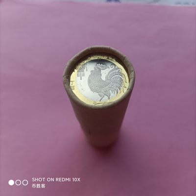 搬家的意外收获之三，😈
发现了整卷的鸡年纪念币，正好手头还有点小圆保护盒，都拆了装起来，😃