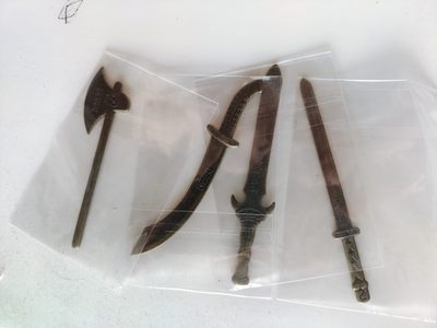 儿时的珍藏。有人看到物品落下泪来