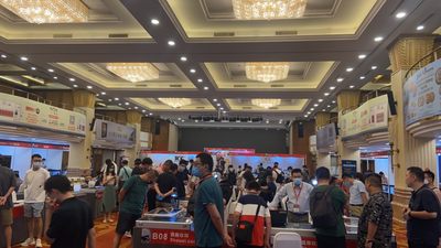 国际钱币展销会，人挺多，认识好多收藏大佬，麦稀奇的小姐姐挺热心，各种讲解！