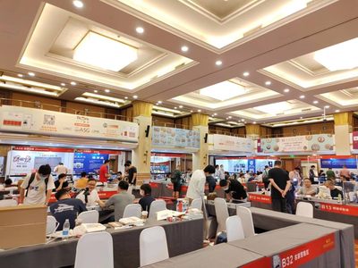 国际钱币展销会，人挺多，认识好多收藏大佬，麦稀奇的小姐姐挺热心，各种讲解！