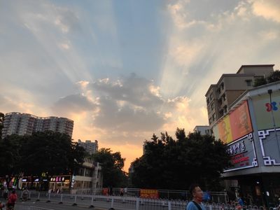 月光光，照地堂，我来也，中秋到。