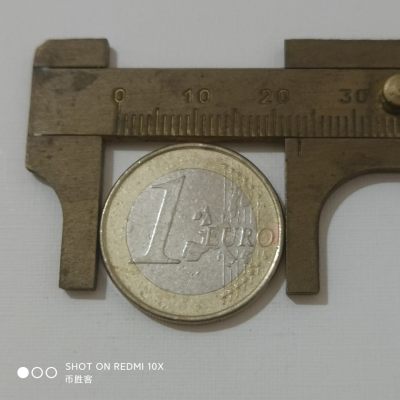 德国普通版1欧元硬币
图案是象征德意志主权的老鹰
另一面是欧洲地图
直径 23.25毫米，重量7.5克，厚度2.33毫米