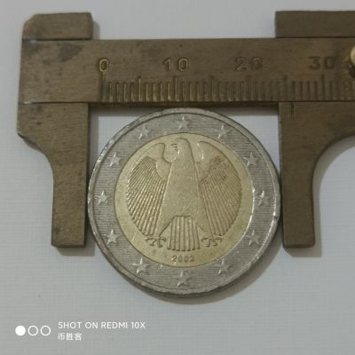 德国普通版2欧元
图案是象征德意志主权的老鹰
另一面是欧洲地图
直径 25.75毫米，重量8.5克，厚度2.2毫米
