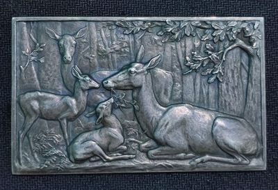 收藏品上的动物世界--雄鹿之战