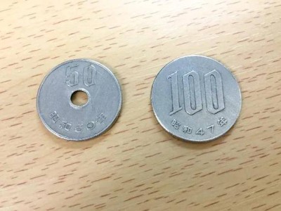 为什么日本硬币中的5日元和50日元有个洞？
