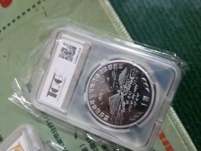 评级的朝鲜呈样币，岛屿是我们的。