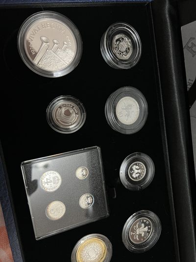 英国女王2006全银套币