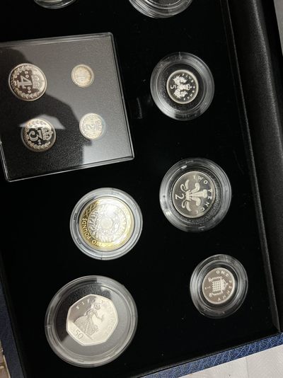 英国女王2006全银套币