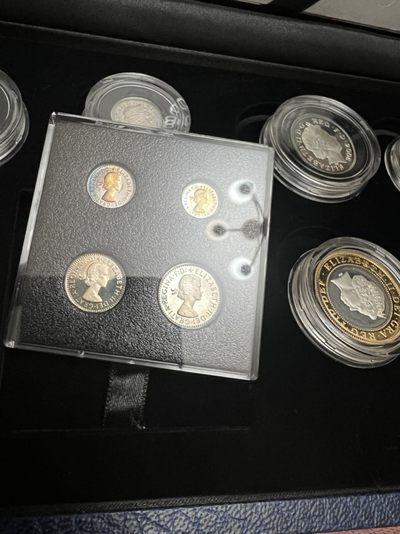 英国女王2006全银套币