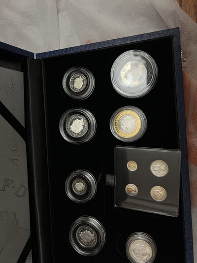 英国女王2006全银套币