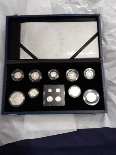 英国女王2006全银套币