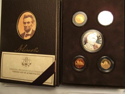 2009年美国纪念币“豪华套装版”Coin and Chronicles set. Proof silver dollar and the four Proof 2009S Lincoln Bicentennial cents