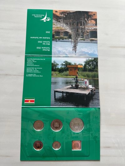 苏里南🇸🇷2010年官方套册