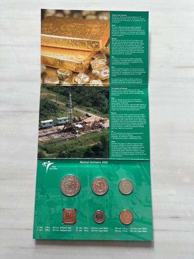 苏里南🇸🇷2010年官方套册