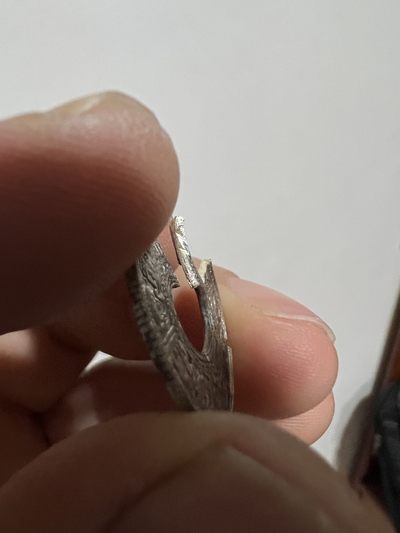 狠心把一枚有着82年历史的银币直接剪掉.只为求真伪.