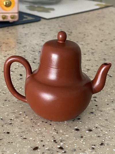 一把小小紫砂壶