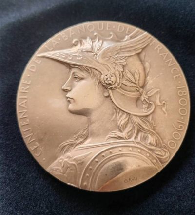 法兰西银行百年银章，获得者是一位诗人