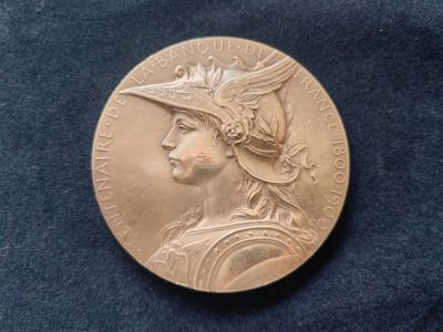 法兰西银行百年银章，获得者是一位诗人