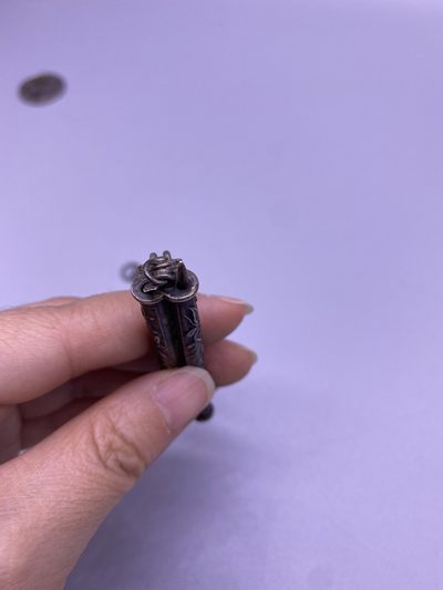 老银压襟挂件，尺寸23厘米，有款，品相如图，500包快递