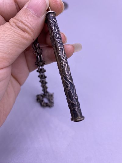 老银压襟挂件，尺寸23厘米，有款，品相如图，500包快递