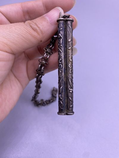老银压襟挂件，尺寸23厘米，有款，品相如图，500包快递