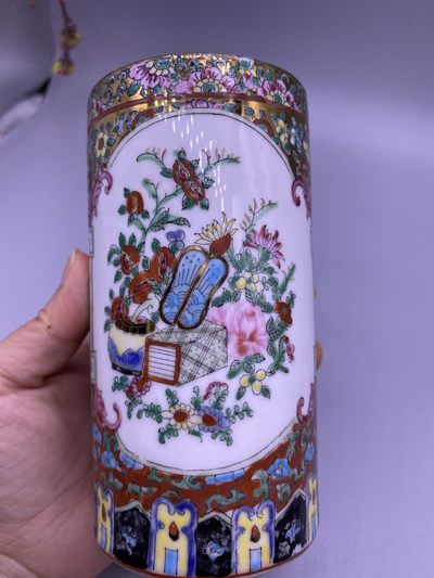 粉彩描金笔筒，尺寸13*6.5厘米，全品，品相如图，380包快递