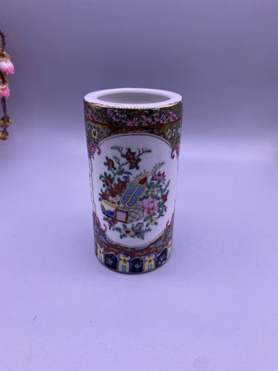 粉彩描金笔筒，尺寸13*6.5厘米，全品，品相如图，380包快递