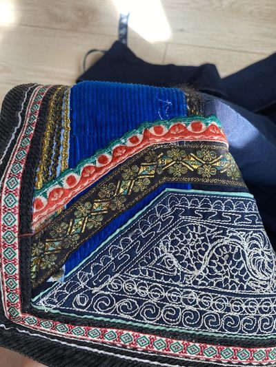 白族特色绣品，尺寸88*72厘米，品相如图，150包快递