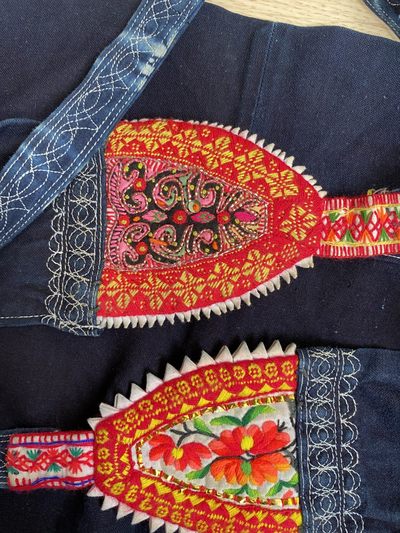 白族特色绣品，尺寸88*72厘米，品相如图，150包快递