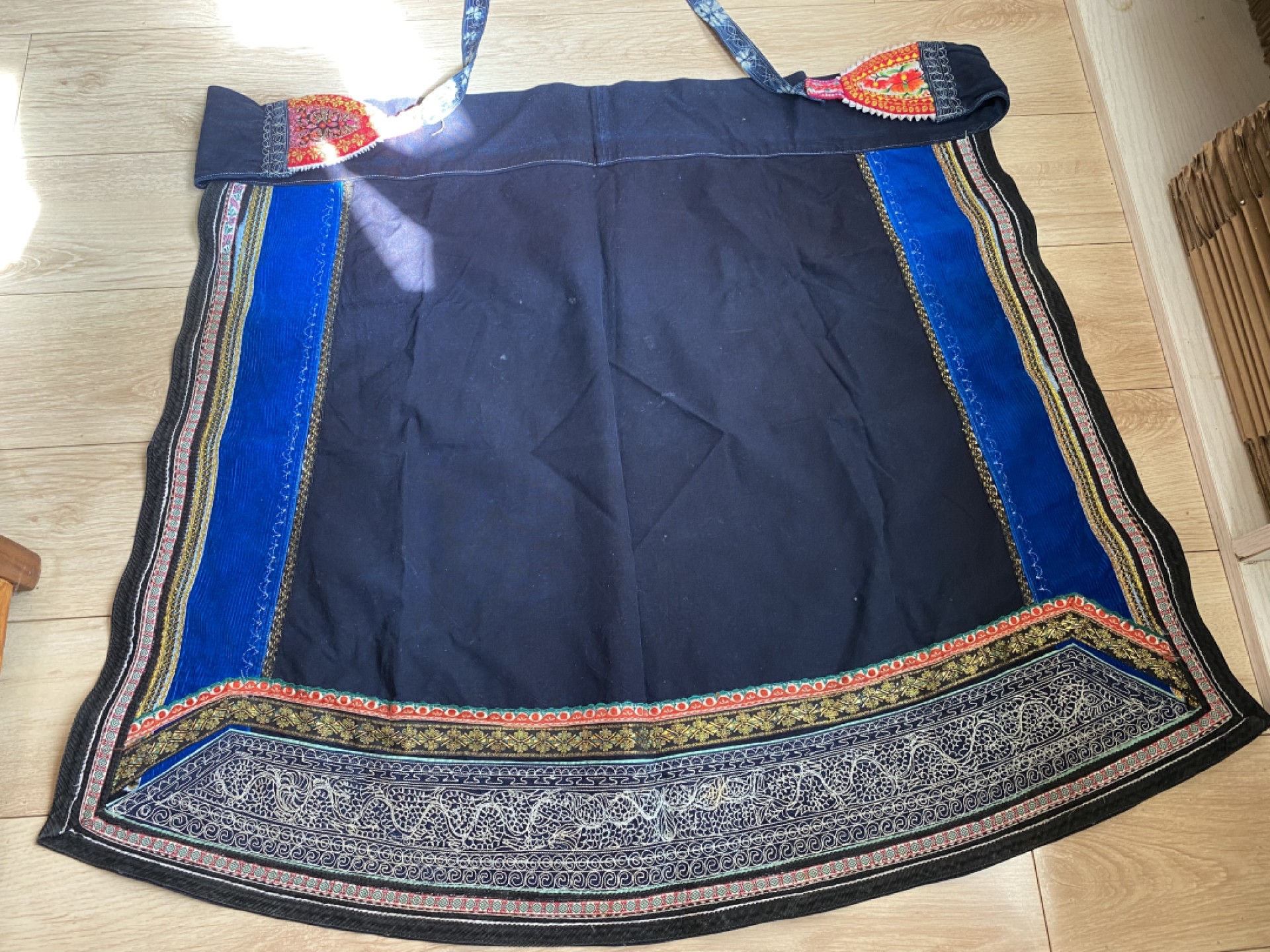 白族特色绣品，尺寸88*72厘米，品相如图，150包快递