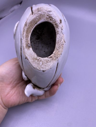 白瓷弥勒佛一尊，尺寸11厘米，品相如图，260包快递