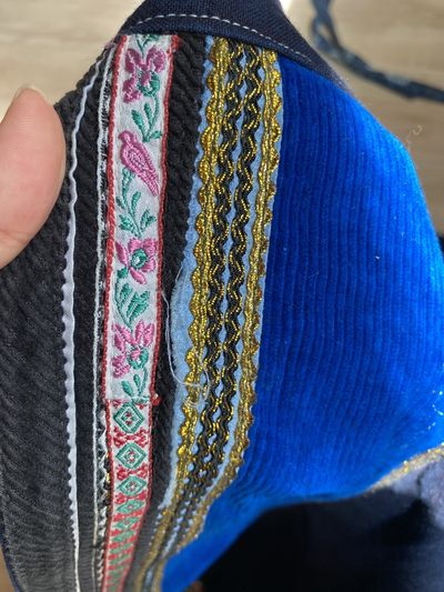 白族特色绣品，尺寸88*72厘米，品相如图，150包快递