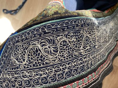 白族特色绣品，尺寸88*72厘米，品相如图，150包快递