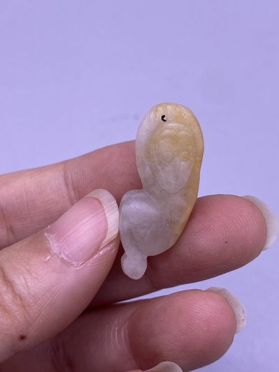 翡翠猴6个，尺寸2.3-3.5厘米，品相如图，400包快递
