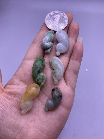 翡翠猴6个，尺寸2.3-3.5厘米，品相如图，400包快递