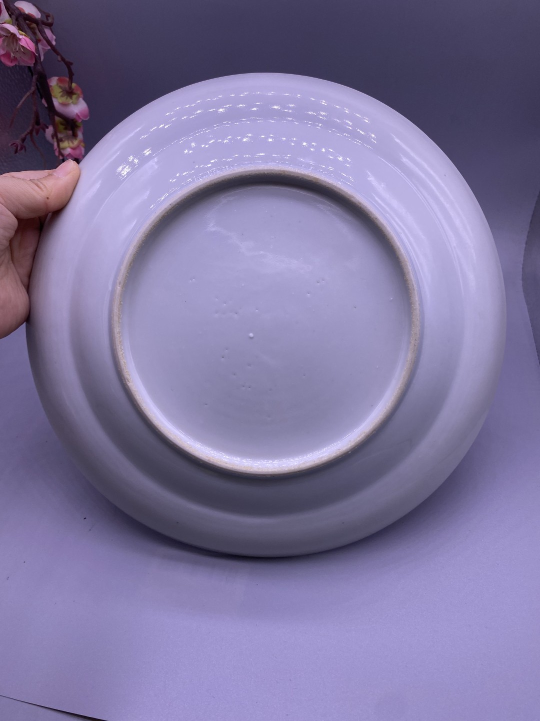 清代青花山水楼阁人物盘，尺寸24厘米，边缘小爆釉，其余全品，660包快递