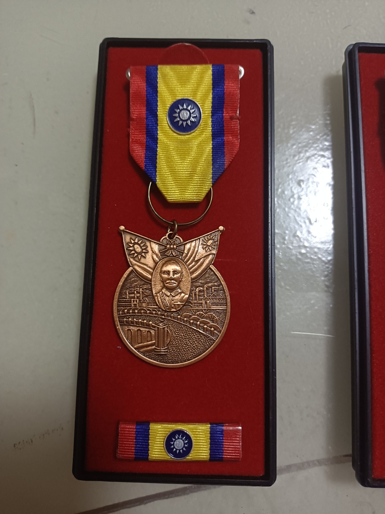 湾湾公发抗战胜利纪念章