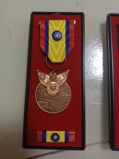 湾湾公发抗战胜利纪念章