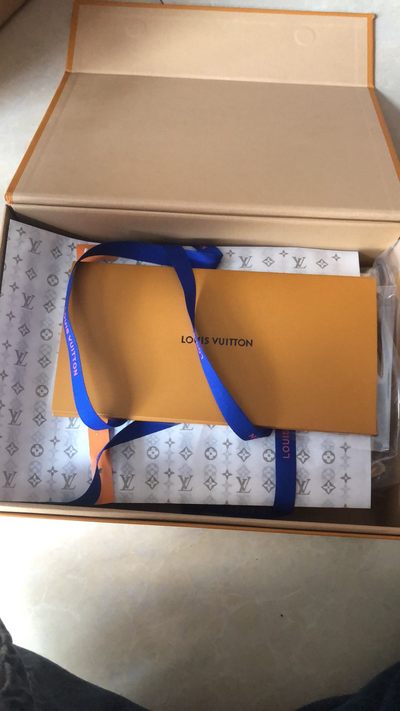 给小姐姐发的L V老花皮单肩包
