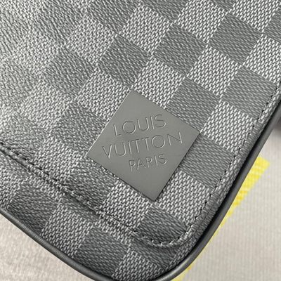 本人只做专柜品质，原单货。招代理，识货请加男表包13690322266或者包包13709663586分享更多LV、gucci、巴宝莉、爱马仕、普拉达、阿玛尼、香奈儿、范思哲、纪梵希、巴利、mcm、菲拉格慕、miumiu等品牌包包、钱包、衣服、眼镜、皮带手表、围巾丝巾资讯