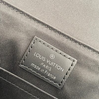 本人只做专柜品质，原单货。招代理，识货请加男表包13690322266或者包包13709663586分享更多LV、gucci、巴宝莉、爱马仕、普拉达、阿玛尼、香奈儿、范思哲、纪梵希、巴利、mcm、菲拉格慕、miumiu等品牌包包、钱包、衣服、眼镜、皮带手表、围巾丝巾资讯